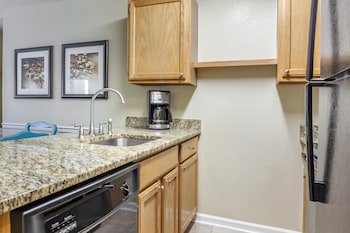1 BEDROOM 1 KING DELUXE SUITE HEARING ACCESS