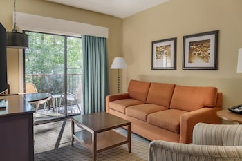 1 BEDROOM 1 QUEEN SUITE WITH KITCHEN