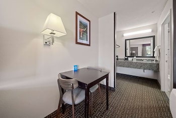 Room, 1 King Bed, Non Smoking