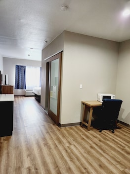 Suite, Non Smoking (2 King Beds)