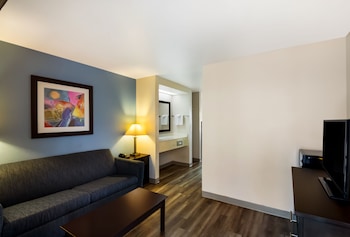 Suite, 1 King Bed with Sofa bed, Non Smoking (2 Person Sofa Bed)