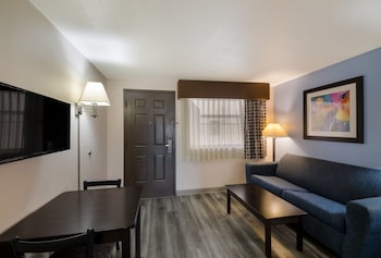Suite, Multiple Beds, Non Smoking (2 Queen, 2 Person Sofa Bed)