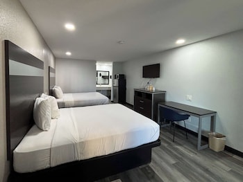 Deluxe Room, 2 Queen Beds, Smoking, Refrigerator & Microwave