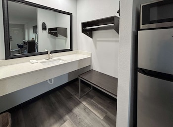 Deluxe Room, 2 Queen Beds, Smoking, Refrigerator & Microwave