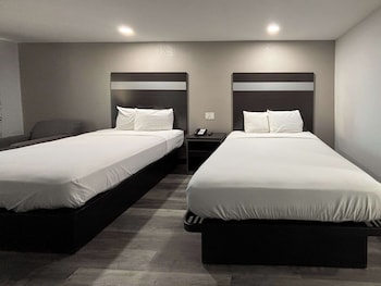 Deluxe Room, 2 Queen Beds, Smoking, Refrigerator & Microwave