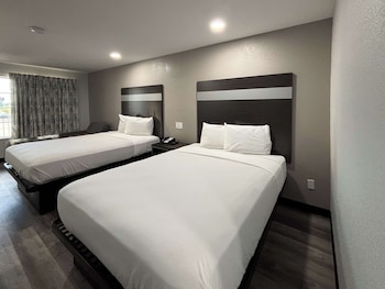 Deluxe Room, 2 Queen Beds, Smoking, Refrigerator & Microwave