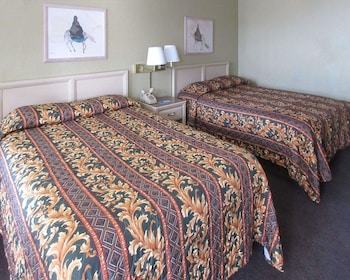 Standard Room, 2 Queen Beds, Non Smoking