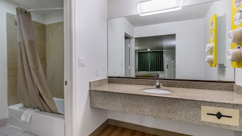 Deluxe Room, 2 Queen Beds, Non Smoking