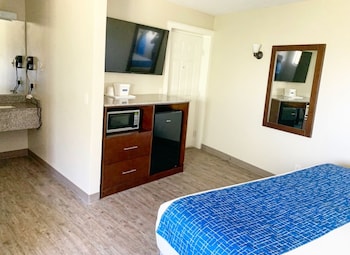 Room, 1 King Bed, Non Smoking, Hot Tub