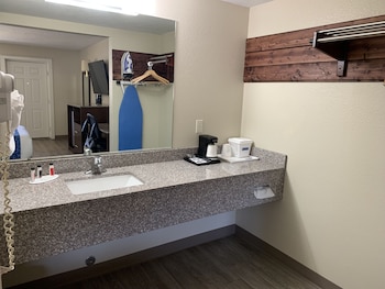 Deluxe Room, 1 Queen Bed, Non Smoking