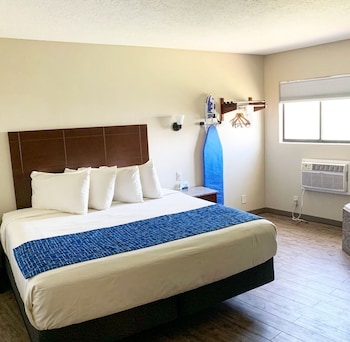 Room, 1 King Bed, Non Smoking, Hot Tub