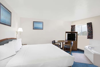 Room, 1 King Bed, Non Smoking, Hot Tub