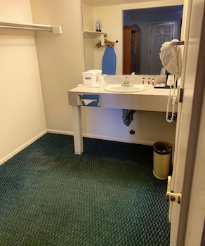 Standard Room, 1 Queen Bed