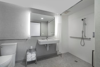 Standard Room, 2 Queen Beds, Mobility Accessible (Accessible Shower)