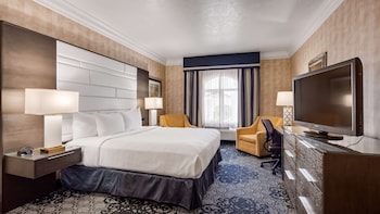 Standard Room, 1 King Bed, Non Smoking, Refrigerator & Microwave