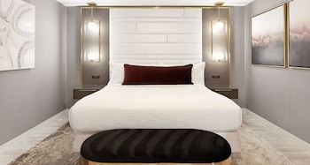Suite, 1 King Bed, Non Smoking, Jetted Tub (Oversized Room)