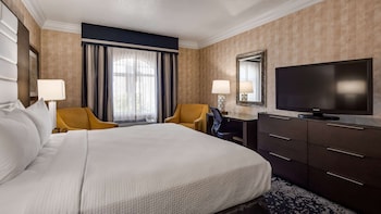 Standard Room, 1 King Bed, Non Smoking, Refrigerator & Microwave