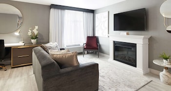 Suite, 1 King Bed, Non Smoking, Jetted Tub (Oversized Room)