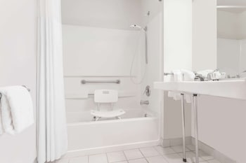 Standard Room, 1 Queen Bed, Accessible