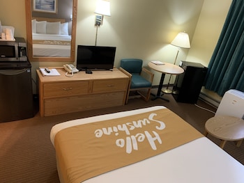 Standard Room, 1 Queen Bed