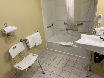 Standard Room, 1 Queen Bed, Accessible