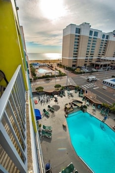 Room, 2 Queen Beds, Non Smoking, Balcony (Partial Ocean View)
