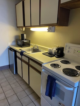 Efficiency, Room, 2 Queen Beds, Non Smoking