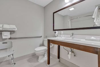 King Room Accessible Mobility Access - Non-Smoking - Ground Floor