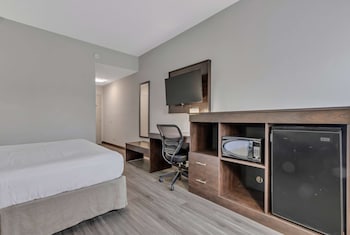 King Room Accessible Mobility Access - Non-Smoking - Ground Floor
