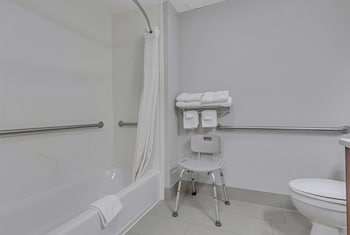 King Room Accessible Mobility Access - Non-Smoking - Ground Floor