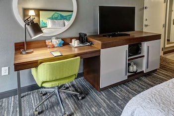 Standard Room, 1 King Bed (with Chaise Lounge)