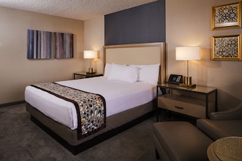Classic Room, 1 King Bed, Non Smoking