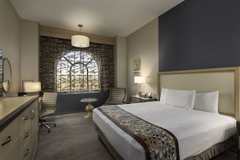 Classic Room, 1 King Bed, Non Smoking