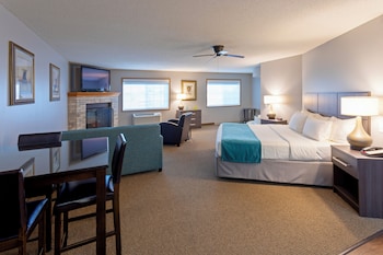 Suite, 1 King Bed with Sofa bed (Suite, 1 King 1 Bed Whirlpool Firepla)