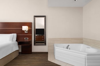 Superior Room, 1 King Bed, Non Smoking, Jetted Tub