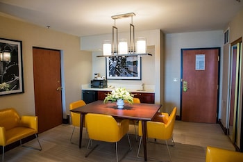 Premier Suite, 1 King Bed, Non Smoking, Jetted Tub