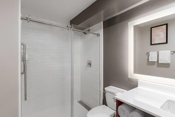 Suite, 1 King Bed with Sofa bed, Non Smoking, Kitchenette