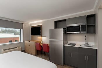 Room, 1 King Bed, Non Smoking, Kitchenette