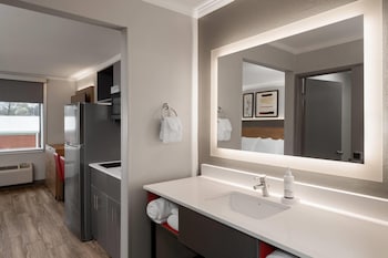 Room, 1 King Bed, Non Smoking, Kitchenette
