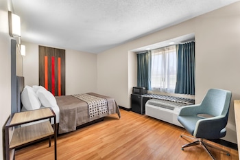 Basic Room, 1 Queen Bed, Accessible, Smoking