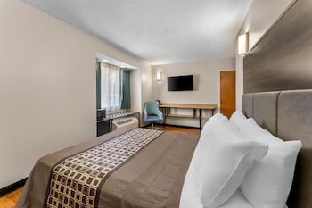 Basic Room, 1 Queen Bed, Accessible, Smoking