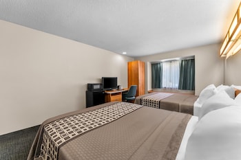 Basic Room, 2 Queen Beds, Smoking