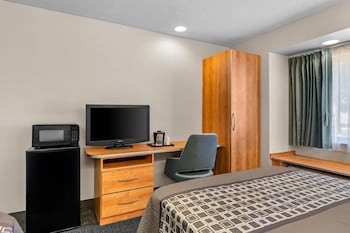 Basic Room, 2 Queen Beds, Smoking
