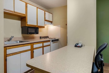 Deluxe Studio, 1 Queen Bed with Sofa bed, Non Smoking