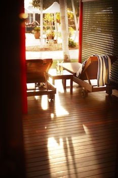 Studio, Pool Access