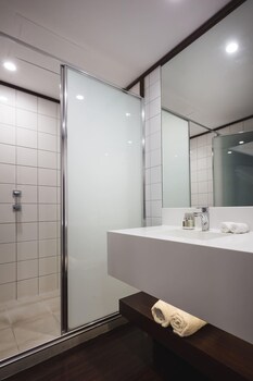 Studio, Pool Access