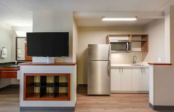 Family Studio, 1 King Bed, Non Smoking, Kitchenette