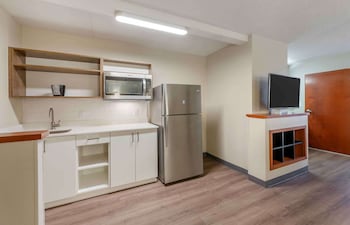 Deluxe Studio, Multiple Beds, Non Smoking, Kitchenette