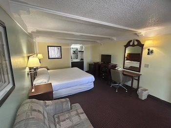Room, 1 King Bed, Smoking