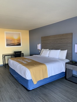 Standard Room, 1 King Bed